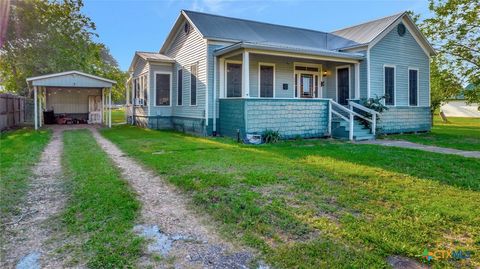 Photo of 204 S Valley Street, Cuero, TX 77954 (MLS # 610007)