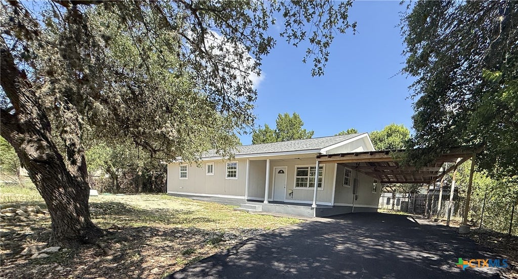 Photo of 560 Wickford Way, Canyon Lake, TX 78133 (MLS # 619009)