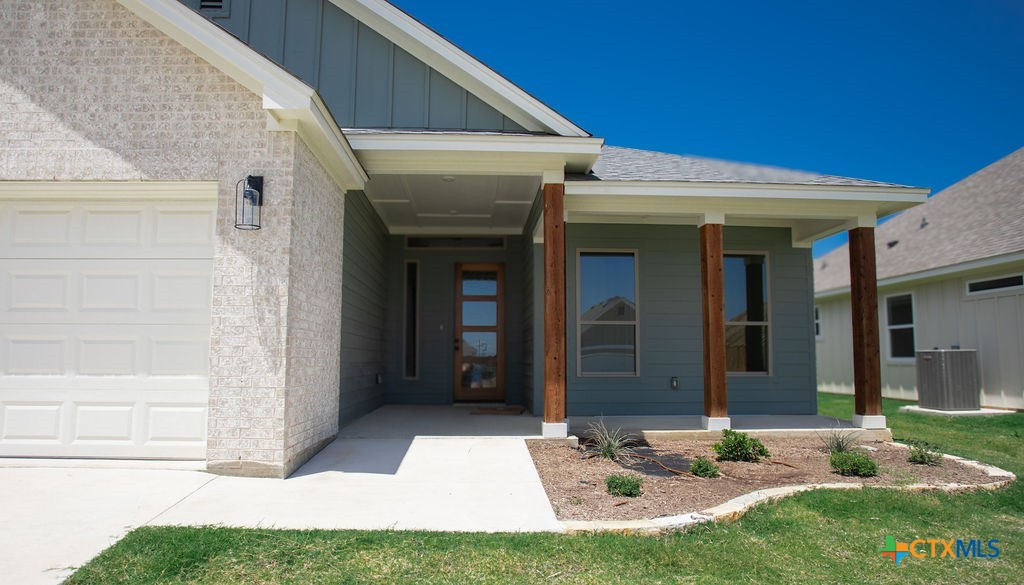 7904 Smoke Creek Lane