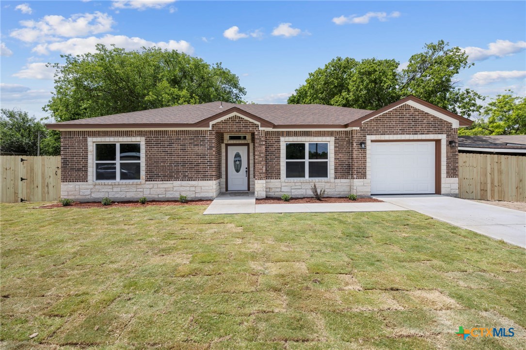 Photo 1 of 28 — 396 E Robin Lane, Harker Heights, TX 76548