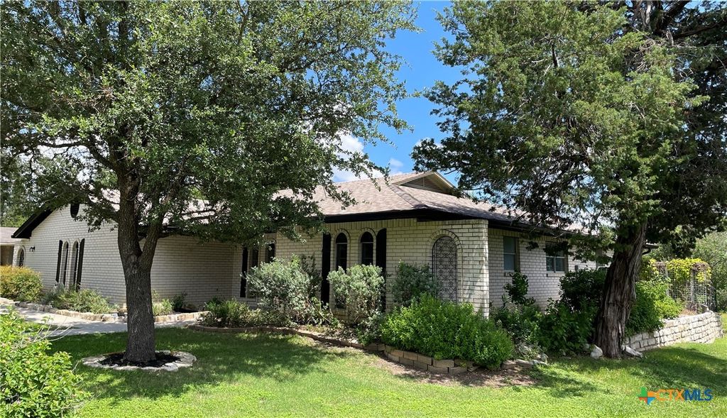 Photo of 17 Oakmont Circle, Belton, TX 76513 (MLS # 617192)