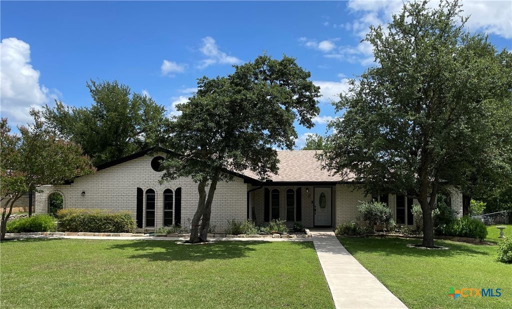 Photo of 17 Oakmont Circle, Belton, TX 76513 (MLS # 617192)