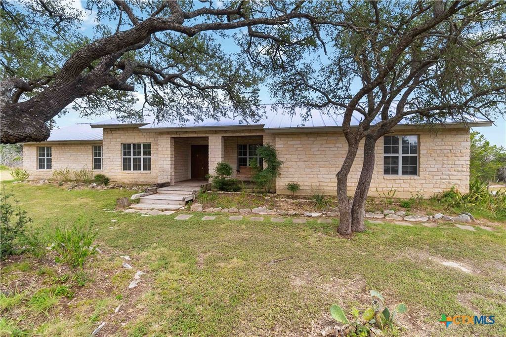 Photo of 124 Turkey Trail Drive, San Marcos, TX 78666 (MLS # 590727)