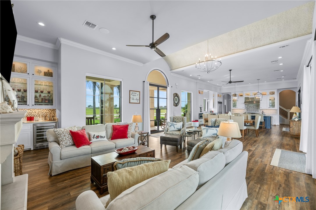 385 E Arbor Vista