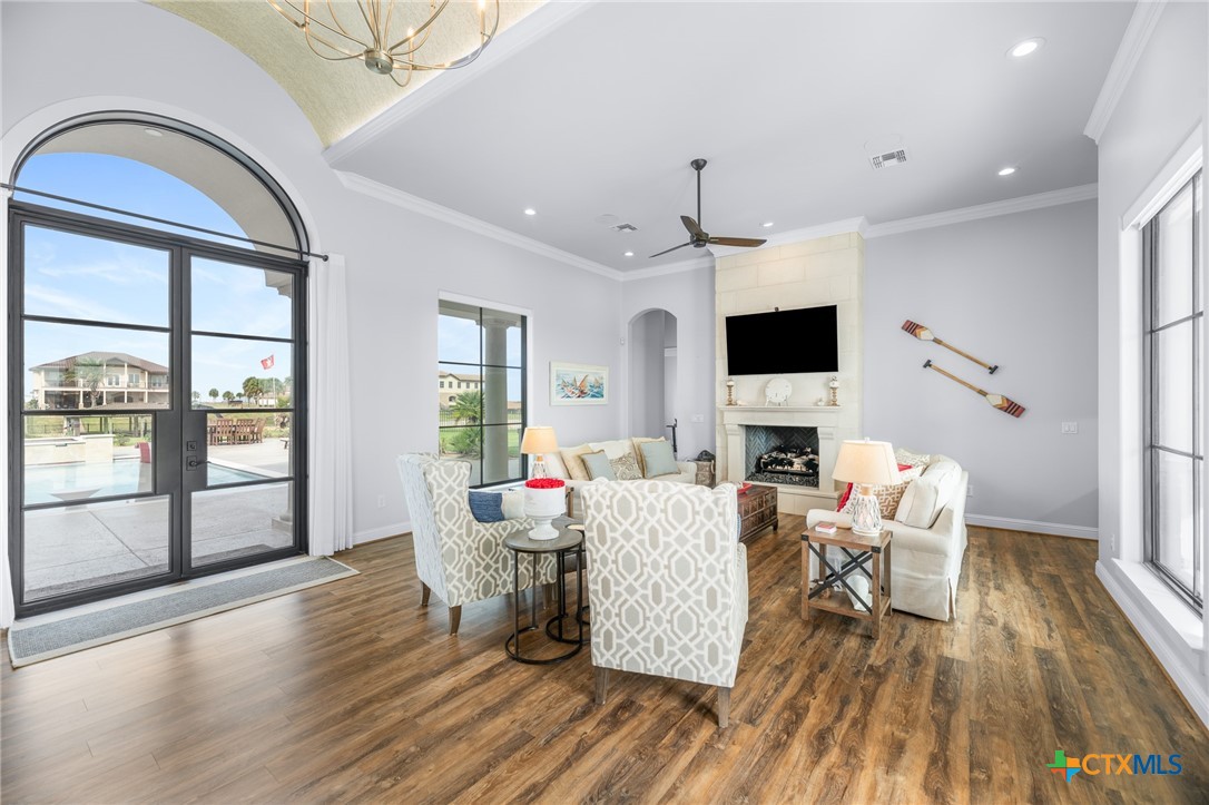 385 E Arbor Vista