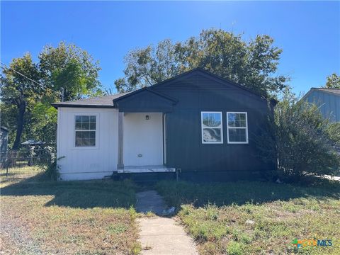 Photo of 1908 Waco Street, Gatesville, TX 76528 (MLS # 596635)
