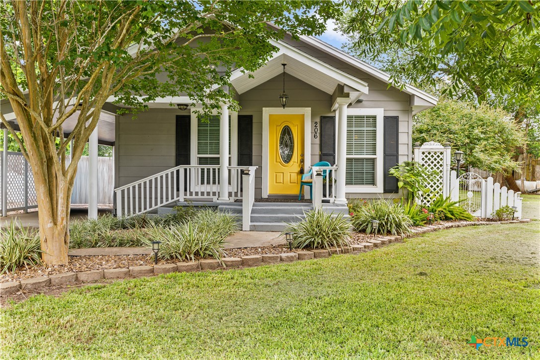 Photo 1 of 27 — 206 County Road 254, Ganado, TX 77962