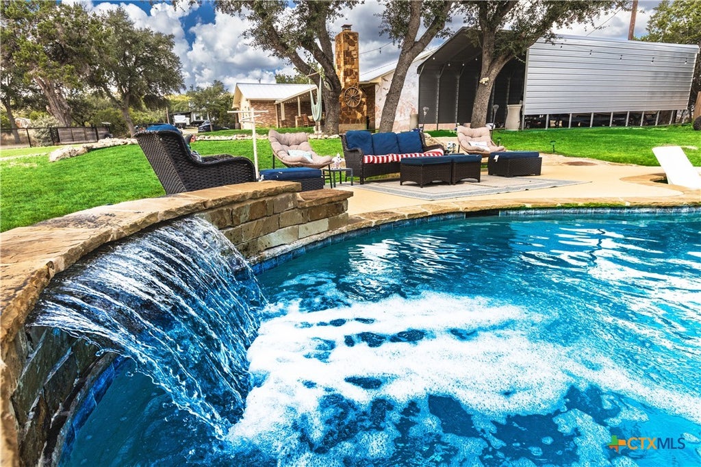 Photo of 341 Ringtail, Canyon Lake, TX 78133 (MLS # 595089)