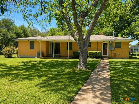 Photo of 2305 Birdcreek Drive, Temple, TX 76502 (MLS # 611670)