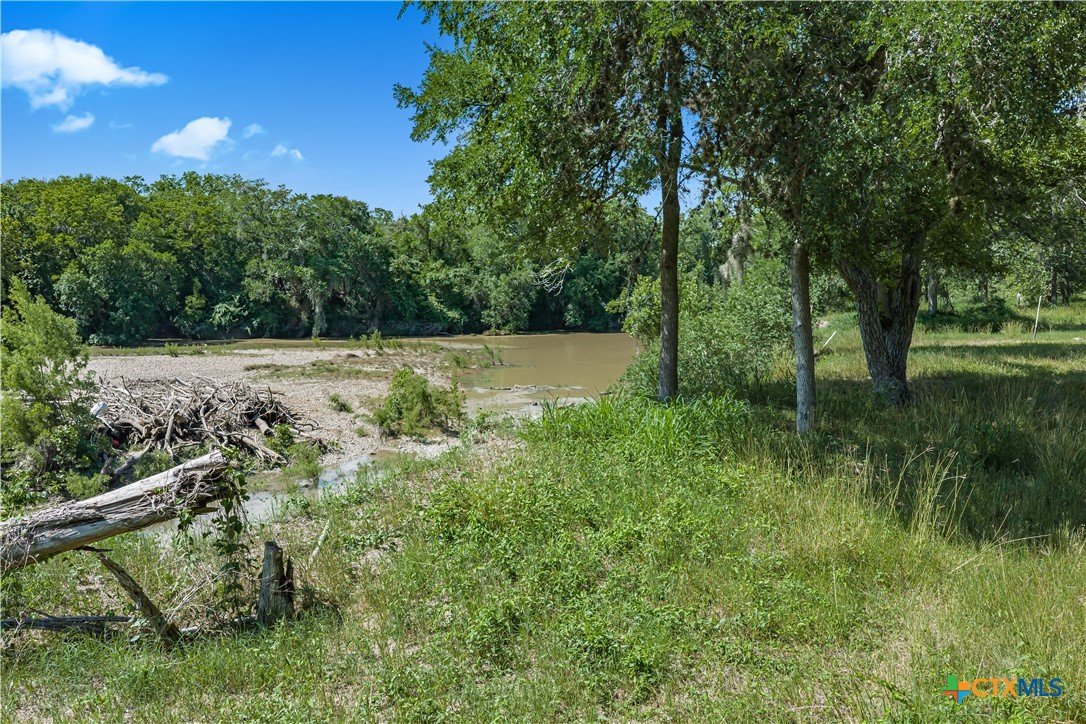 850 Crestview Drive