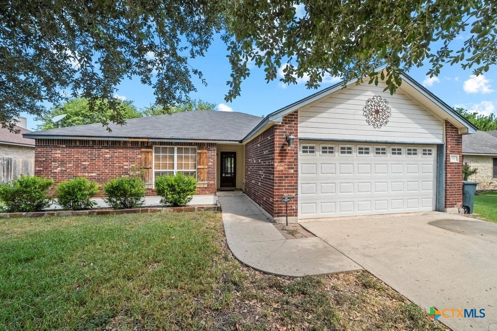 Photo of 336 Raven Ridge, New Braunfels, TX 78130 (MLS # 619327)