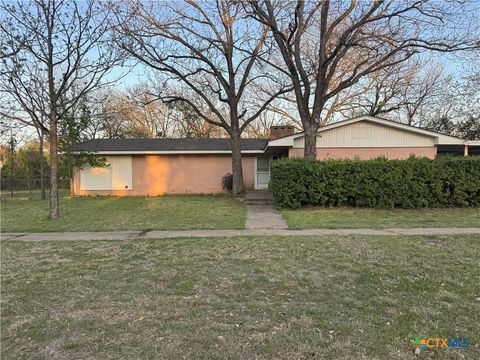 Photo of 903 Avenue F, Moody, TX 76557 (MLS # 608856)
