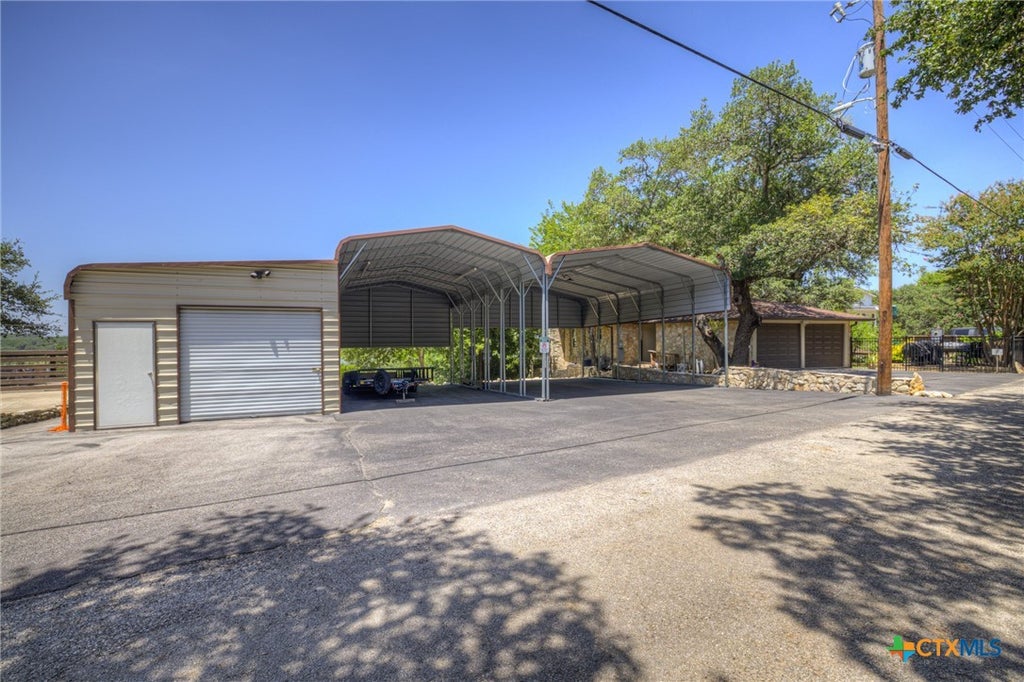 Photo of 1422 Oakridge Lane, Canyon Lake, TX 78133 (MLS # 620406)