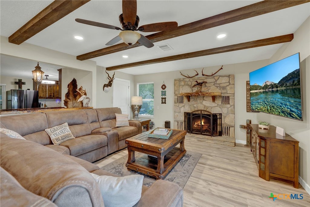 Photo of 1422 Oakridge Lane, Canyon Lake, TX 78133 (MLS # 620406)