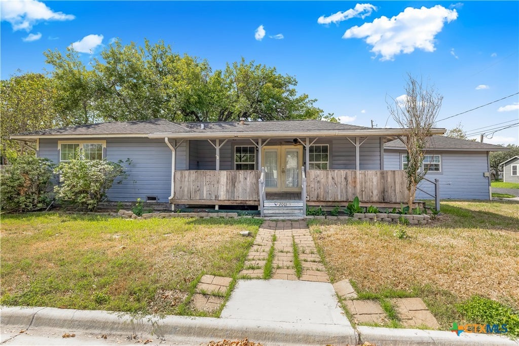 Photo of 2001 E Forrest Street, Victoria, TX 77901 (MLS # 627461)