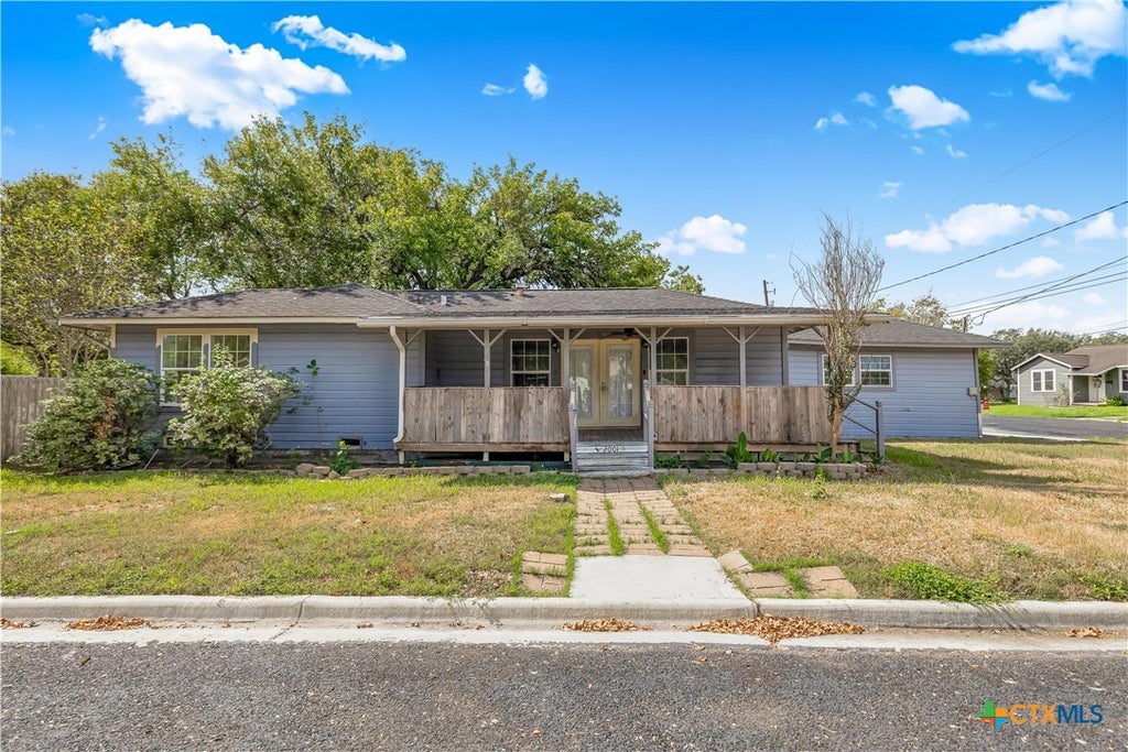 Photo of 2001 E Forrest Street, Victoria, TX 77901 (MLS # 627461)