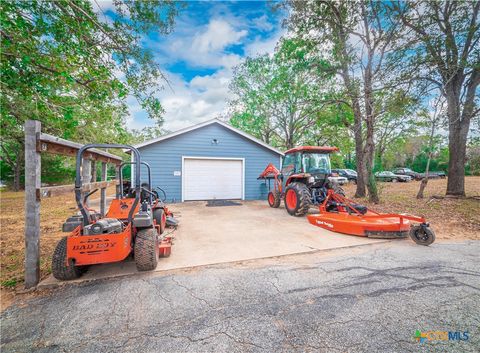 A home in Luling