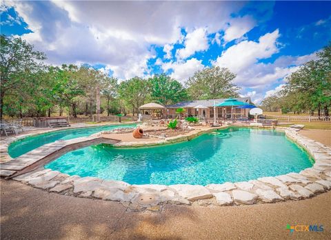 A home in Luling