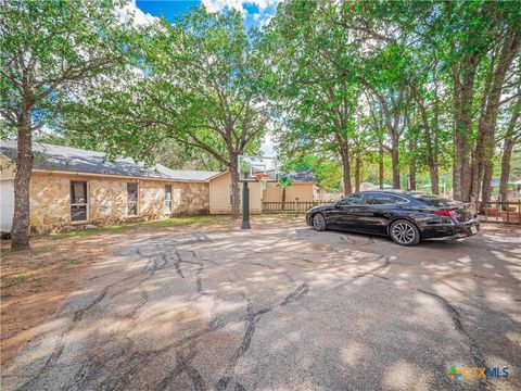 A home in Luling