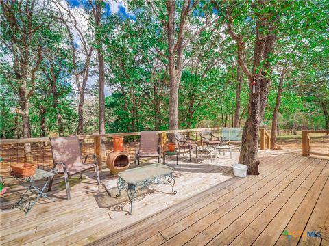 A home in Luling