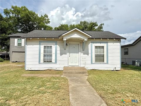 Photo of 1006 N Goldman Street, Victoria, TX 77901 (MLS # 619580)