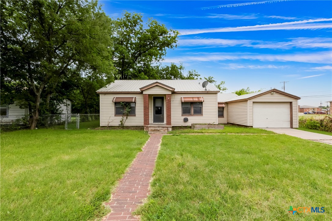 Photo 1 of 30 — 104 E Reagan Avenue, Copperas Cove, TX 76522