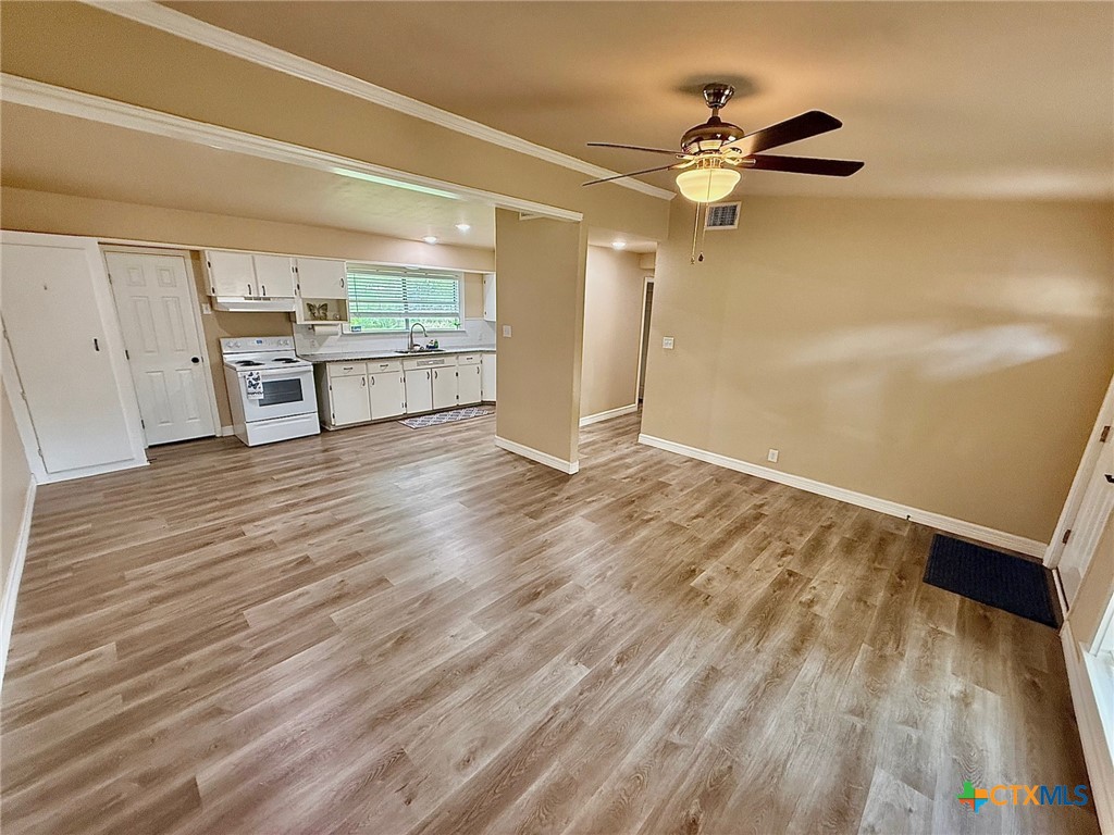 4713 Dahlia Lane