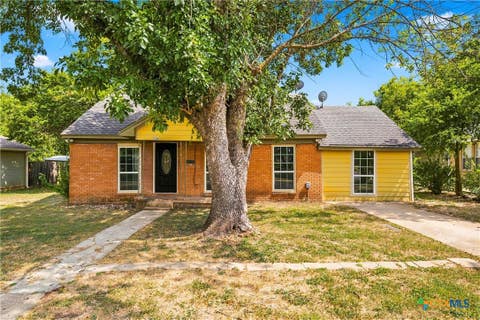 Photo of 1126 W 7th Street, McGregor, TX 76657 (MLS # 621903)