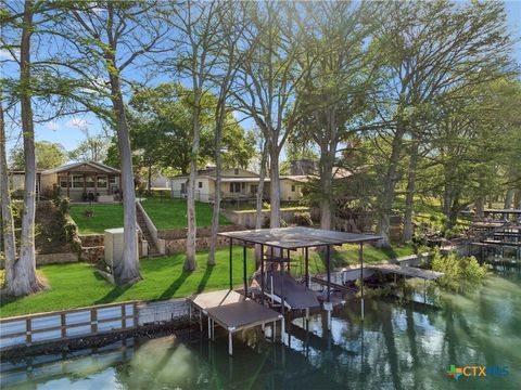 Photo of 230 Lee Street, Seguin, TX 78155 (MLS # 610667)