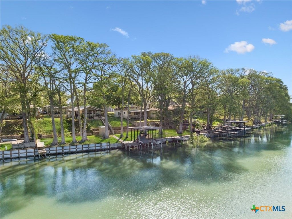 Photo of 230 Lee Street, Seguin, TX 78155 (MLS # 610667)