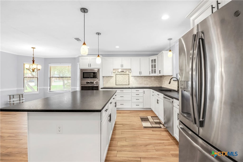 Photo of 146 Twin Oak Road, Seguin, TX 78155 (MLS # 621811)