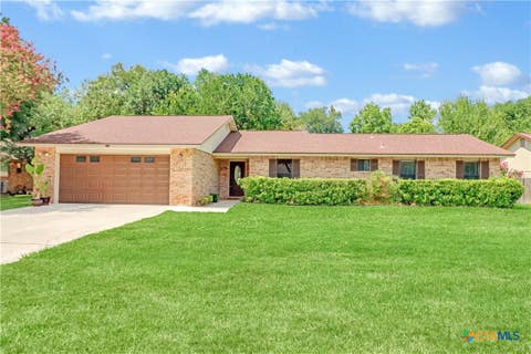 Photo of 146 Twin Oak Road, Seguin, TX 78155 (MLS # 621811)