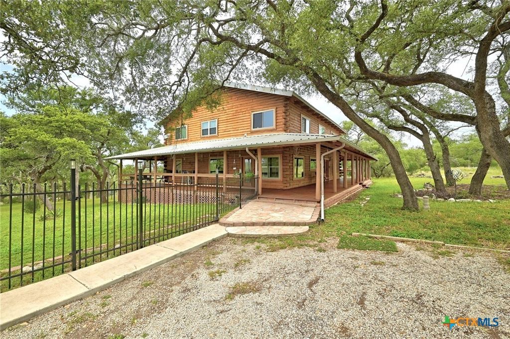 Photo of 421 Thurman Road, San Marcos, TX 78666 (MLS # 581920)
