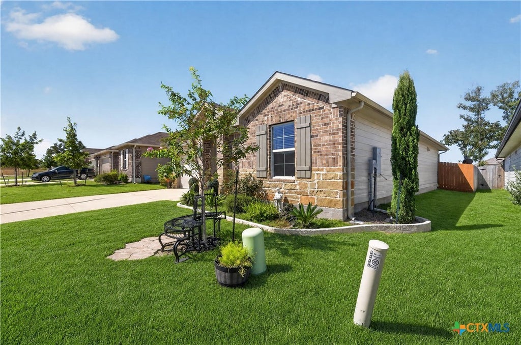 Photo of 557 Chaco Loop, Seguin, TX 78155 (MLS # 623227)