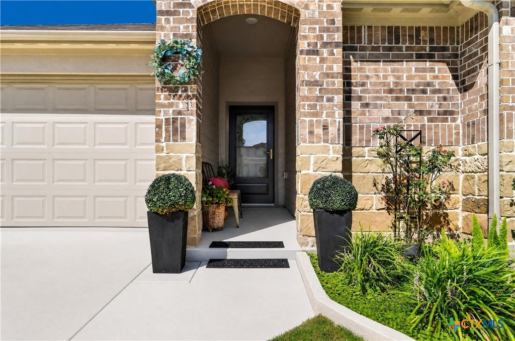 Photo of 557 Chaco Loop, Seguin, TX 78155 (MLS # 623227)