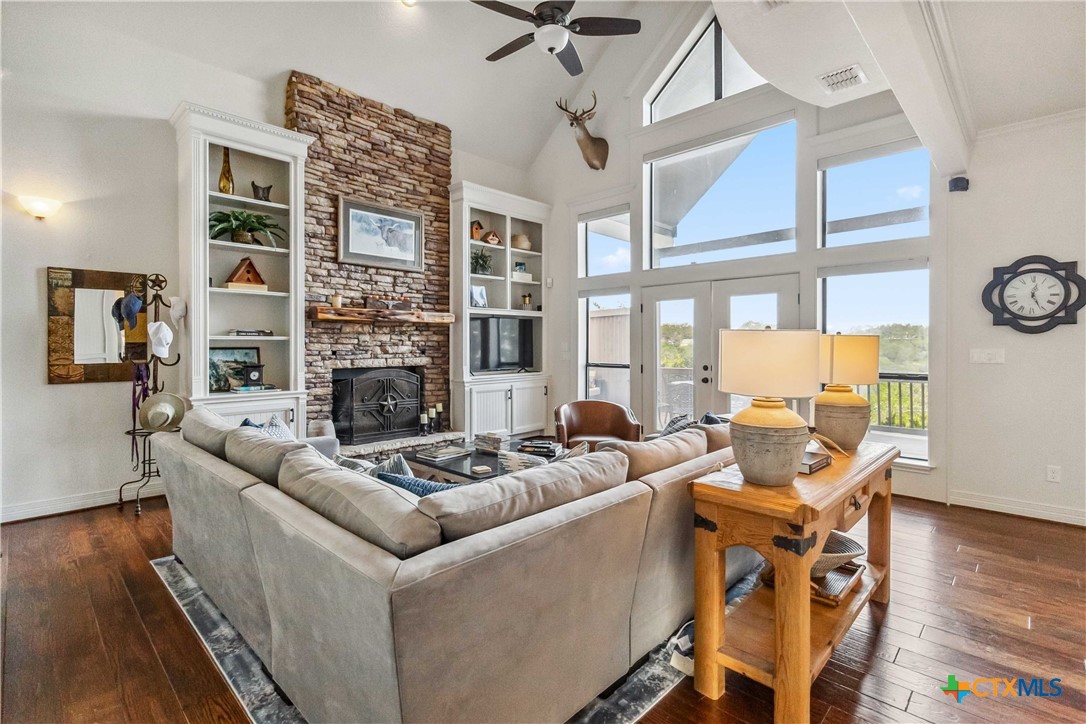 2832 Woodcrest Drive