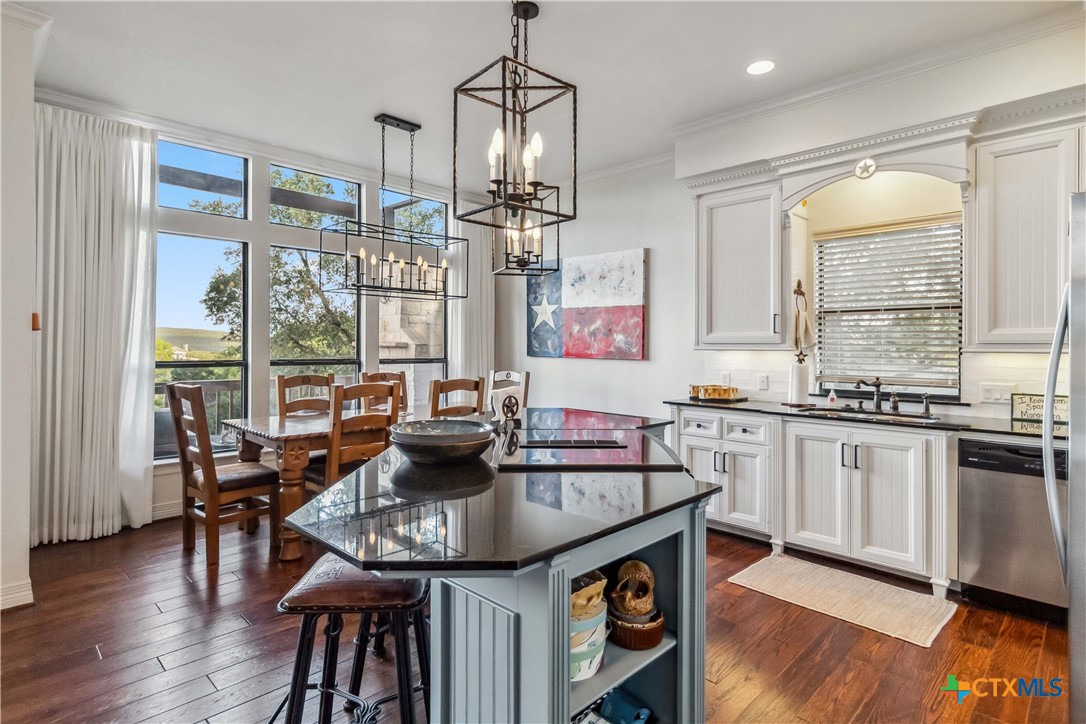 2832 Woodcrest Drive