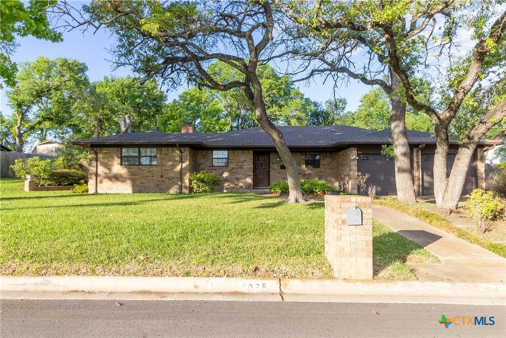 Photo of 3065 Summit Drive, Belton, TX 76513 (MLS # 609822)
