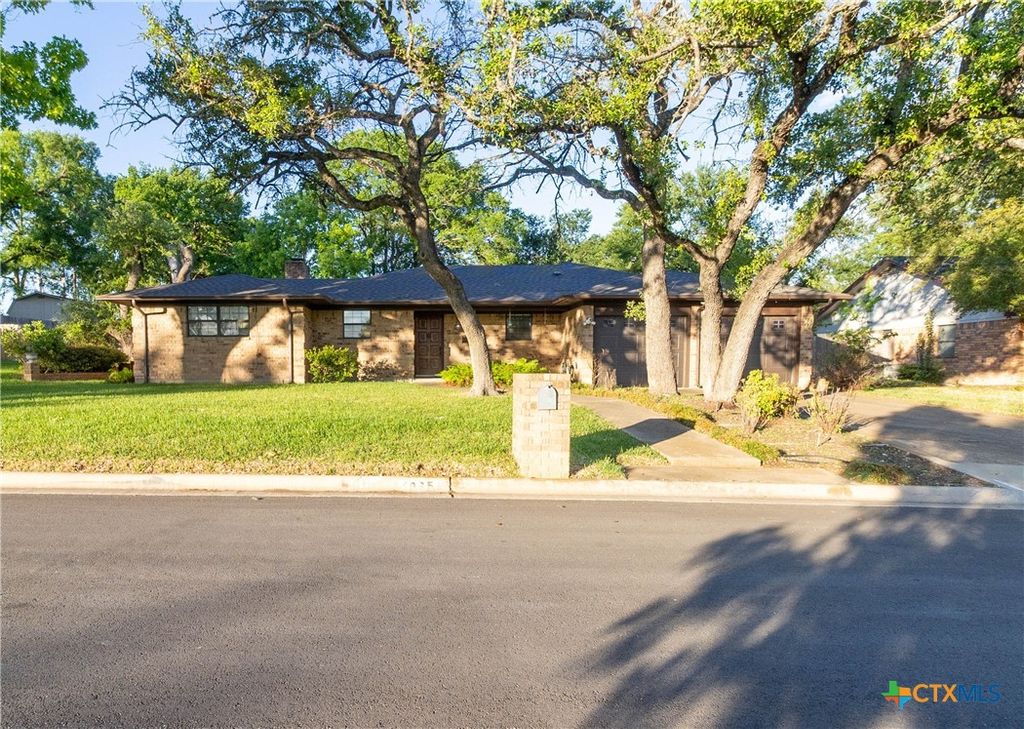 Photo of 3065 Summit Drive, Belton, TX 76513 (MLS # 609822)