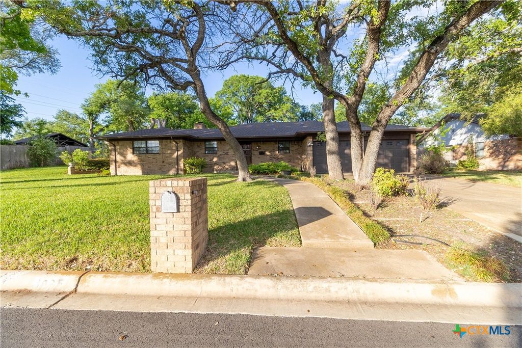 Photo of 3065 Summit Drive, Belton, TX 76513 (MLS # 609822)