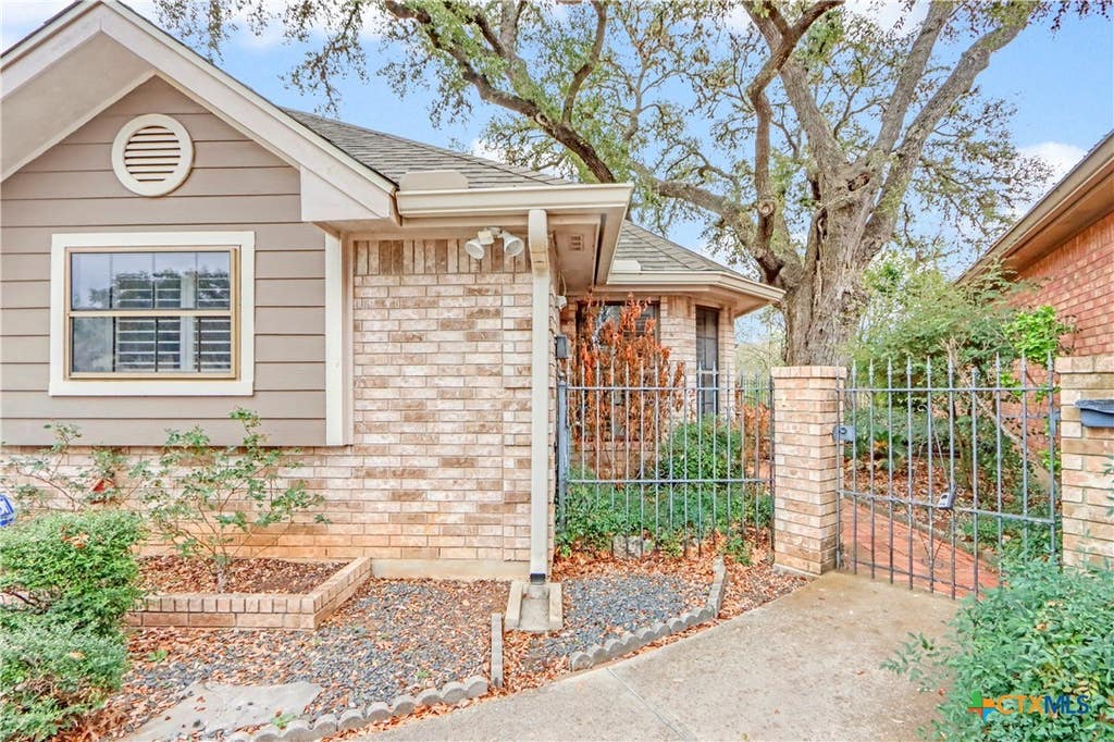 Photo of 738 Cedar Parkway, Seguin, TX 78155 (MLS # 605717)