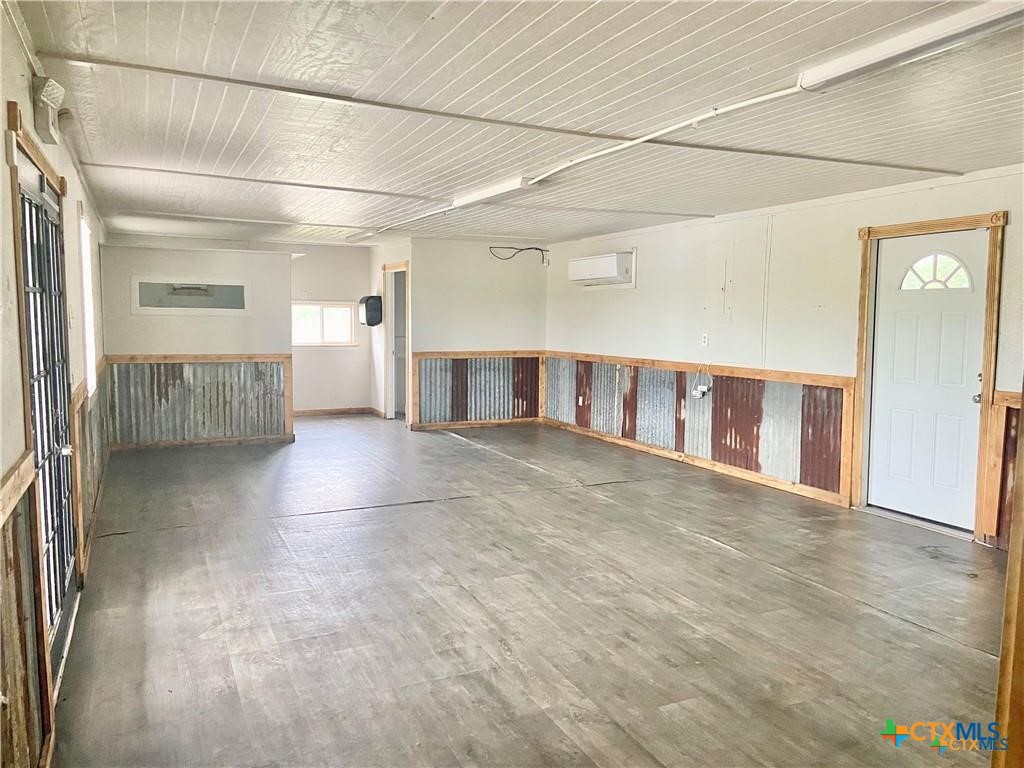 302 W Houston Highway