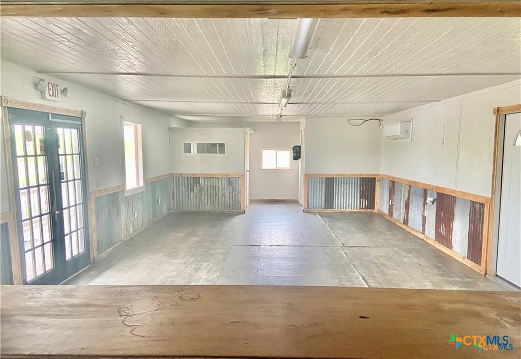 302 W Houston Highway