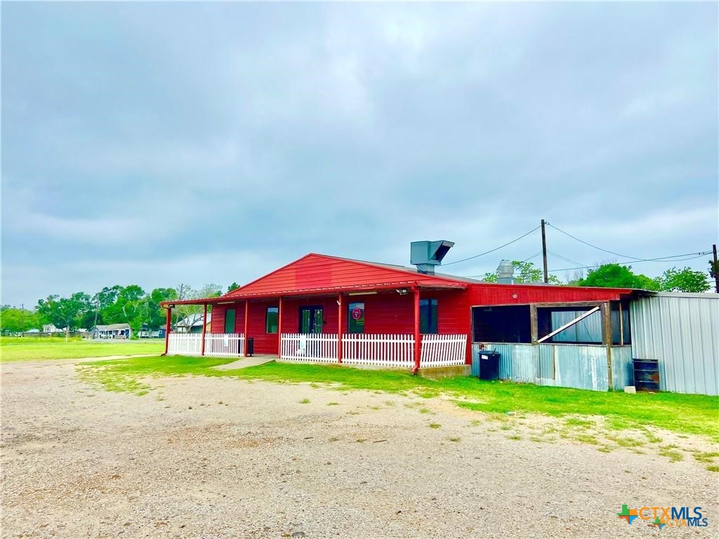 302 W Houston Highway