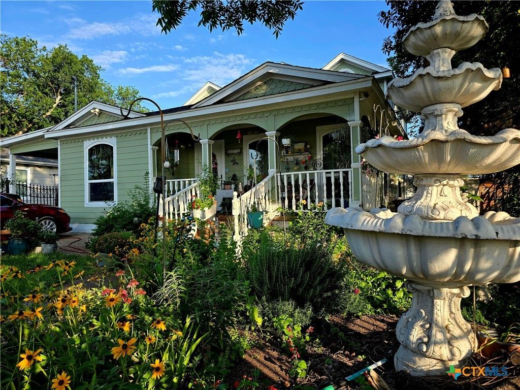 Photo of 1701 Baylor Avenue, Waco, TX 76706 (MLS # 611041)