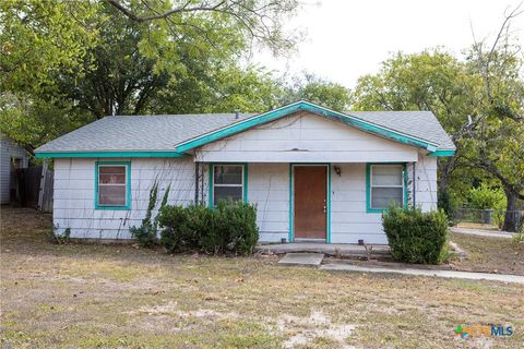 Photo of 1005 Campbell Street, Lampasas, TX 76550 (MLS # 596441)