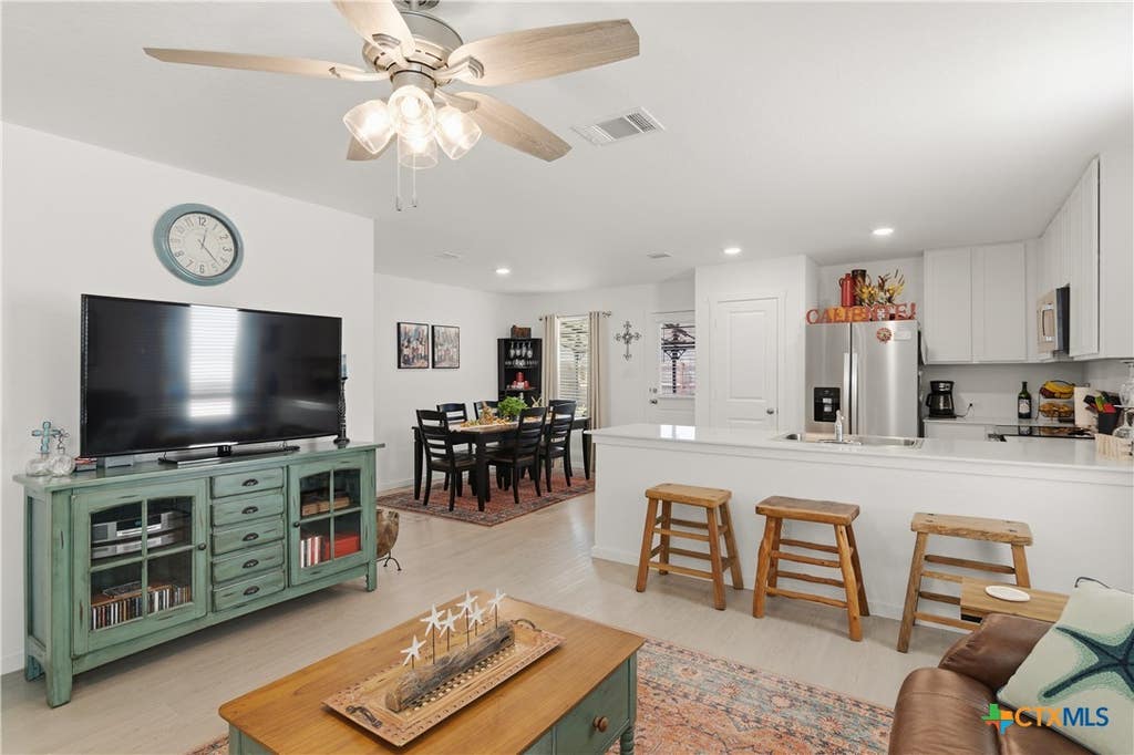 Photo of 323 Alta Vista Terrace, Seguin, TX 78155 (MLS # 608495)