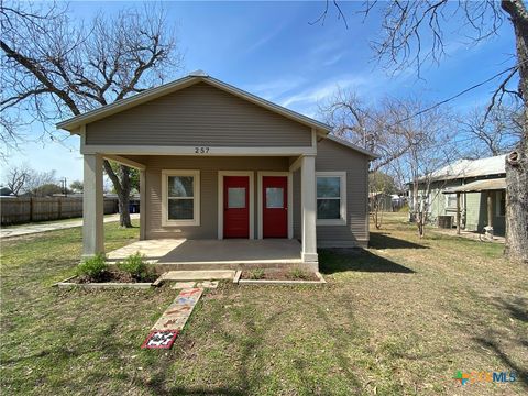 Photo of 257 E Garza Street, New Braunfels, TX 78130 (MLS # 613066)