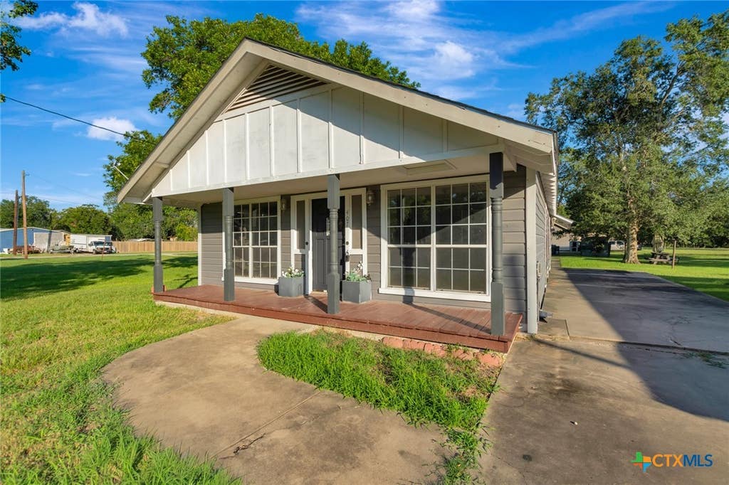 Photo of 407 Bois D Arc Street, Edna, TX 77957 (MLS # 623048)