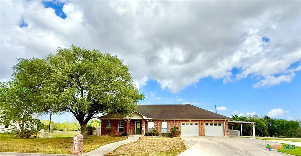 Photo of 415 S Trinity Street, Edna, TX 77957 (MLS # 610987)